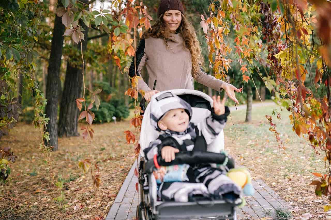 Barnvagn i skogen - bästa barnvagn 2025